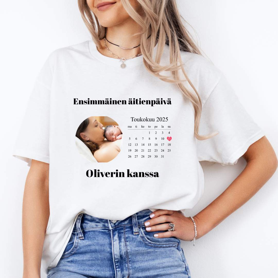 T-paita kuvalla, tekstillä ja päivämäärällä