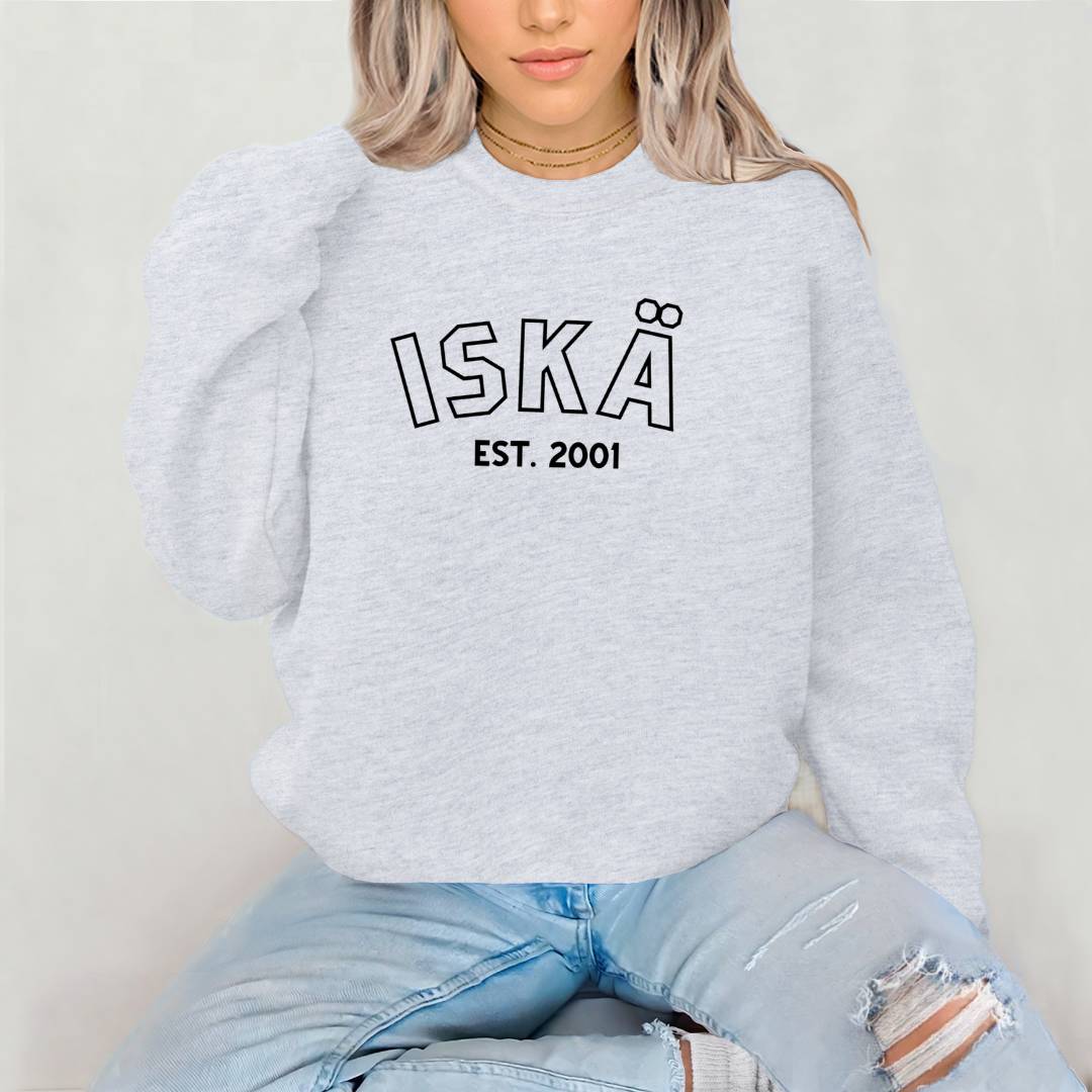 Collegepaita tekstillä ja vuosiluvulla